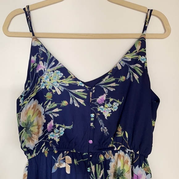 Floral midi dress with button detail - Picture 3 of 4